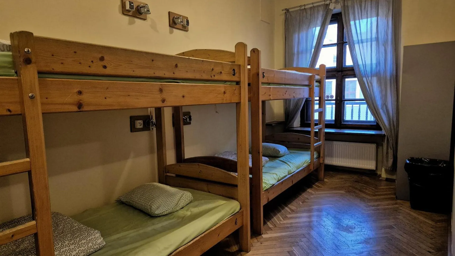 50 People Apartment Cracovia